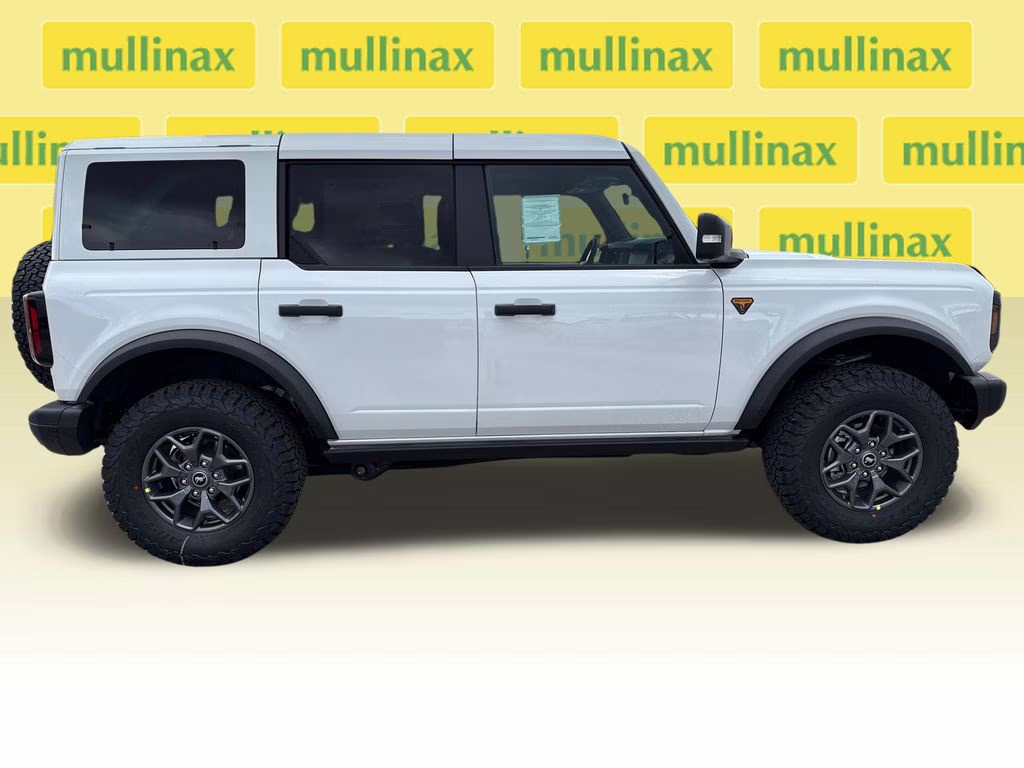 2025 Oxford White Ford Bronco Badlands 4X4 SUV