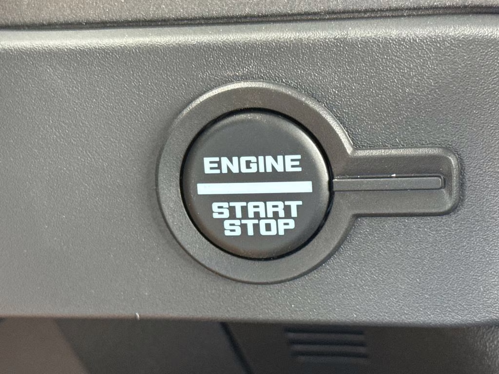 2025 Oxford White Ford Bronco Badlands 4X4 SUV