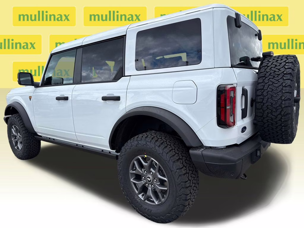 2025 Oxford White Ford Bronco Badlands 4X4 SUV