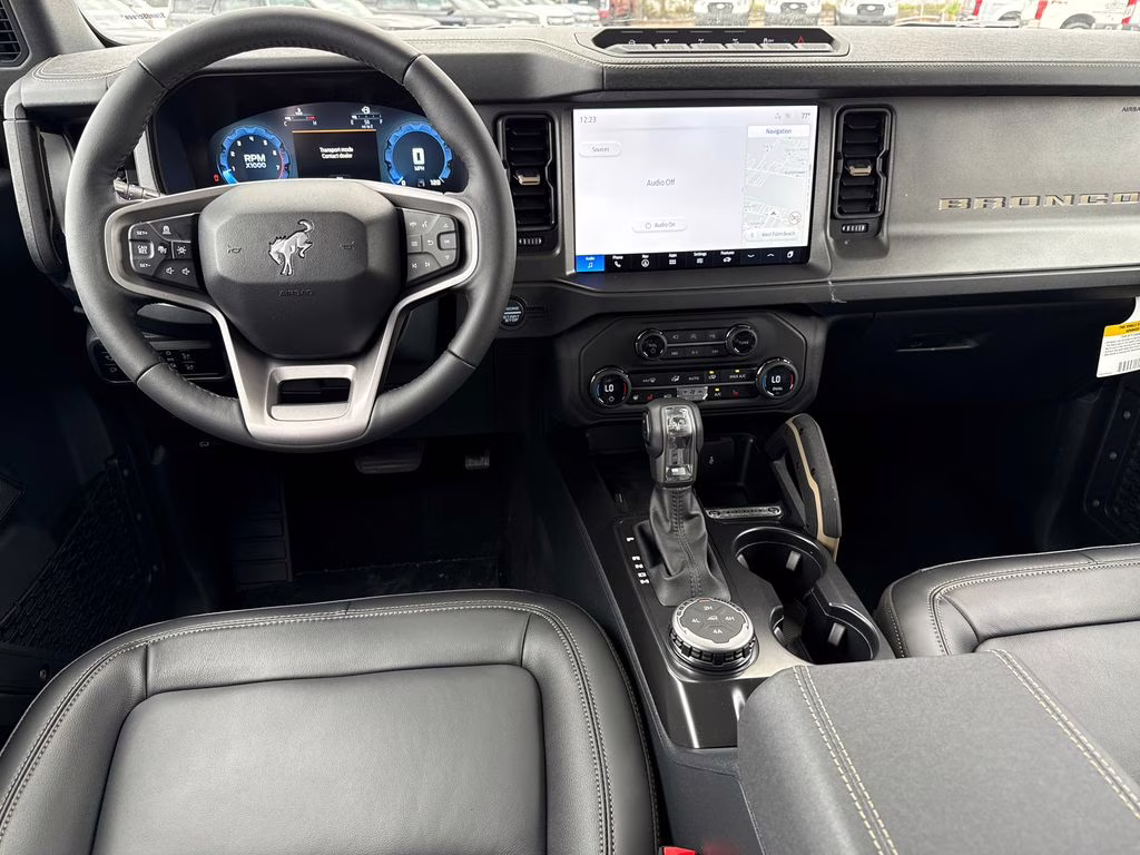 2025 Oxford White Ford Bronco Badlands 4X4 SUV