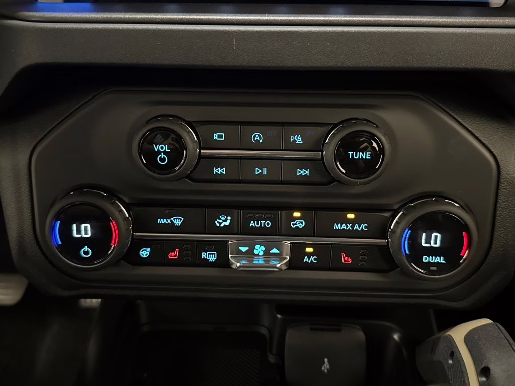 2025 Desert Sand Ford Bronco Badlands 4X4 SUV