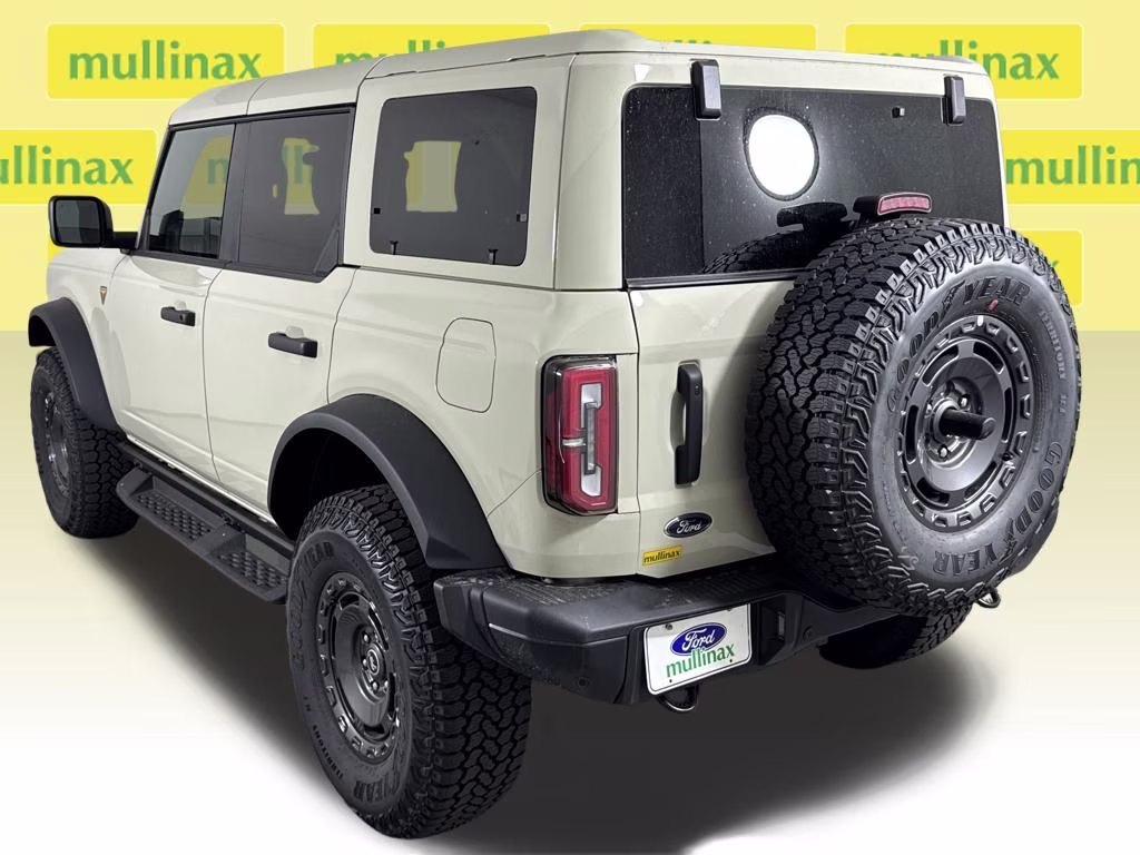 2025 Desert Sand Ford Bronco Badlands 4X4 SUV