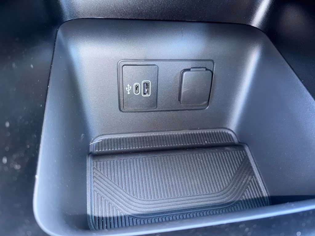 2026 Agate Black Metallic Ford Explorer Active RWD SUV