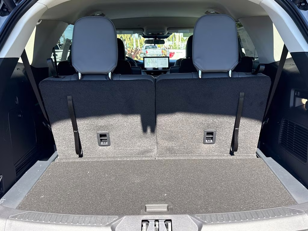 2026 Space White Metallic Ford Explorer Active RWD SUV