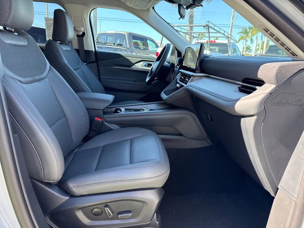 2026 Space White Metallic Ford Explorer Active RWD SUV