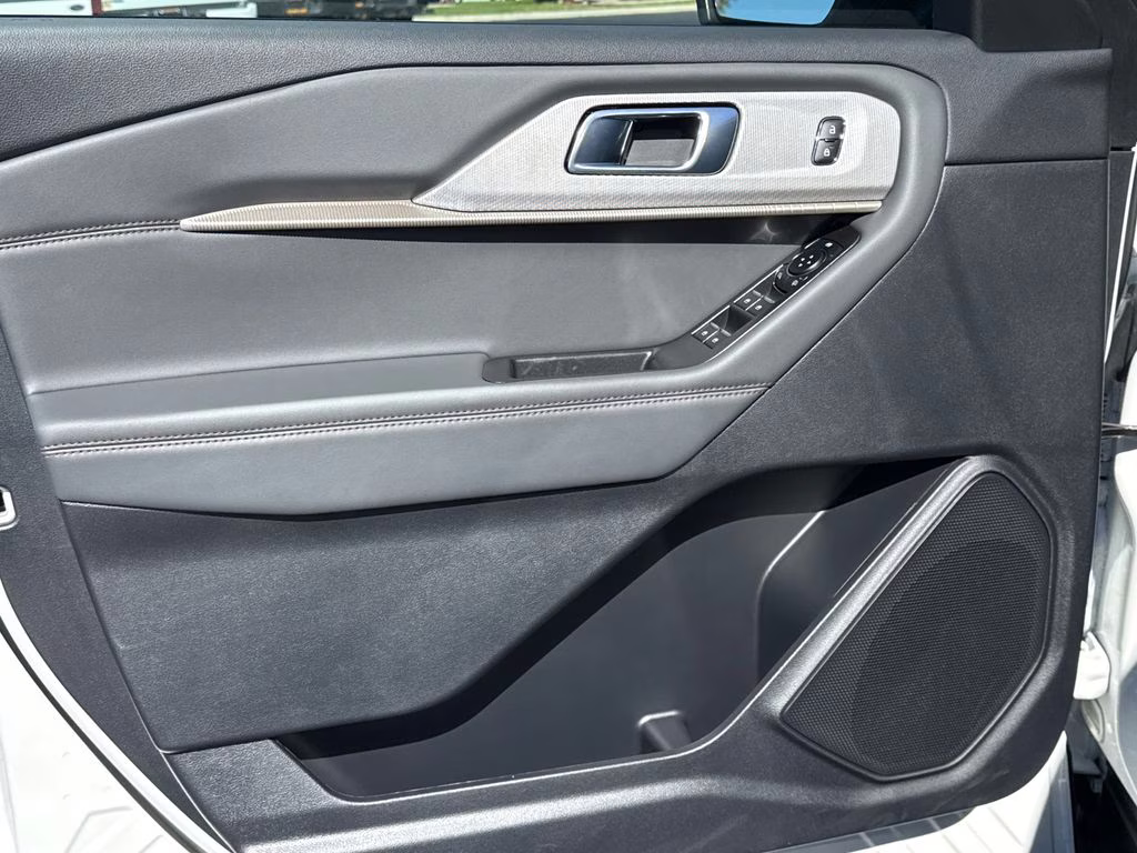 2026 Star White Metallic Tri-Coat Ford Explorer Active RWD SUV