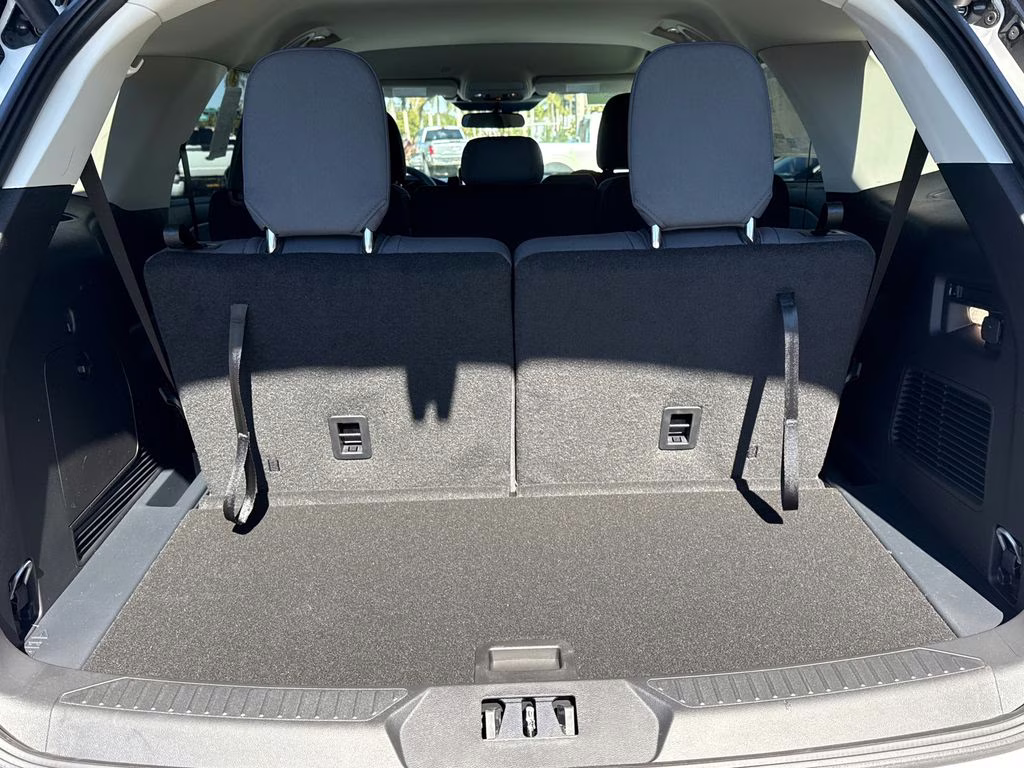 2026 Star White Metallic Tri-Coat Ford Explorer Active RWD SUV