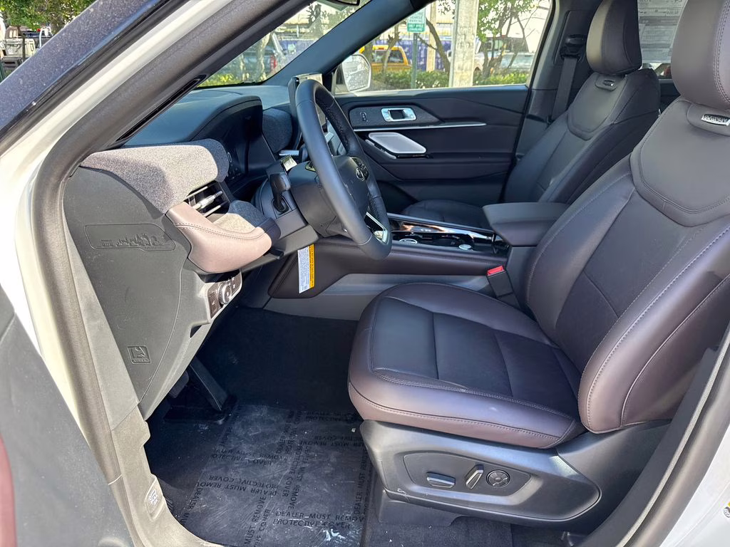 2026 Star White Metallic Tri-Coat Ford Explorer Platinum RWD SUV