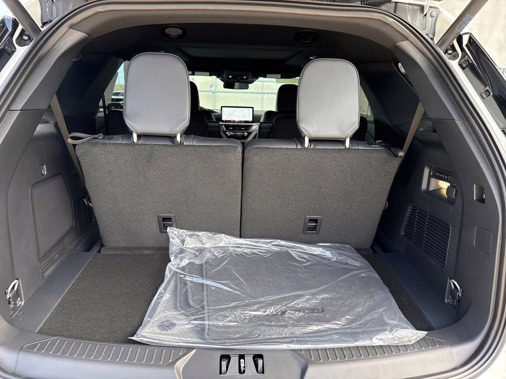 2026 Star White Metallic Tri-Coat Ford Explorer ST RWD SUV