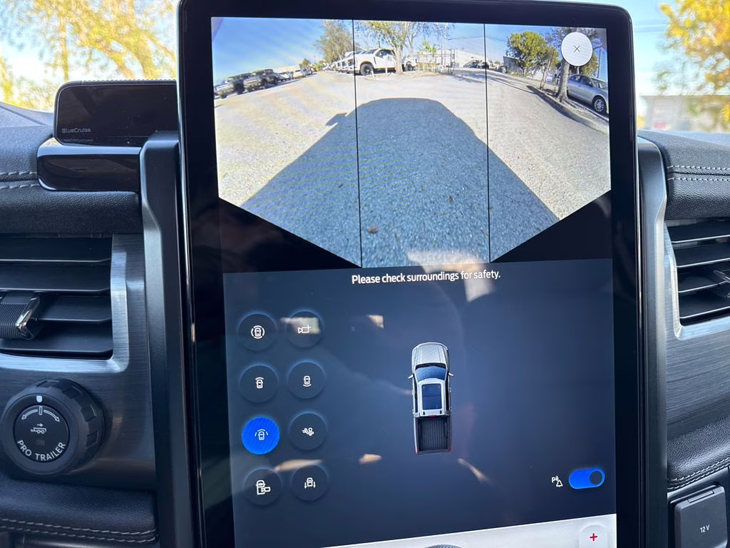 2025 Oxford White Ford F-150 Lightning Flash AWD Truck