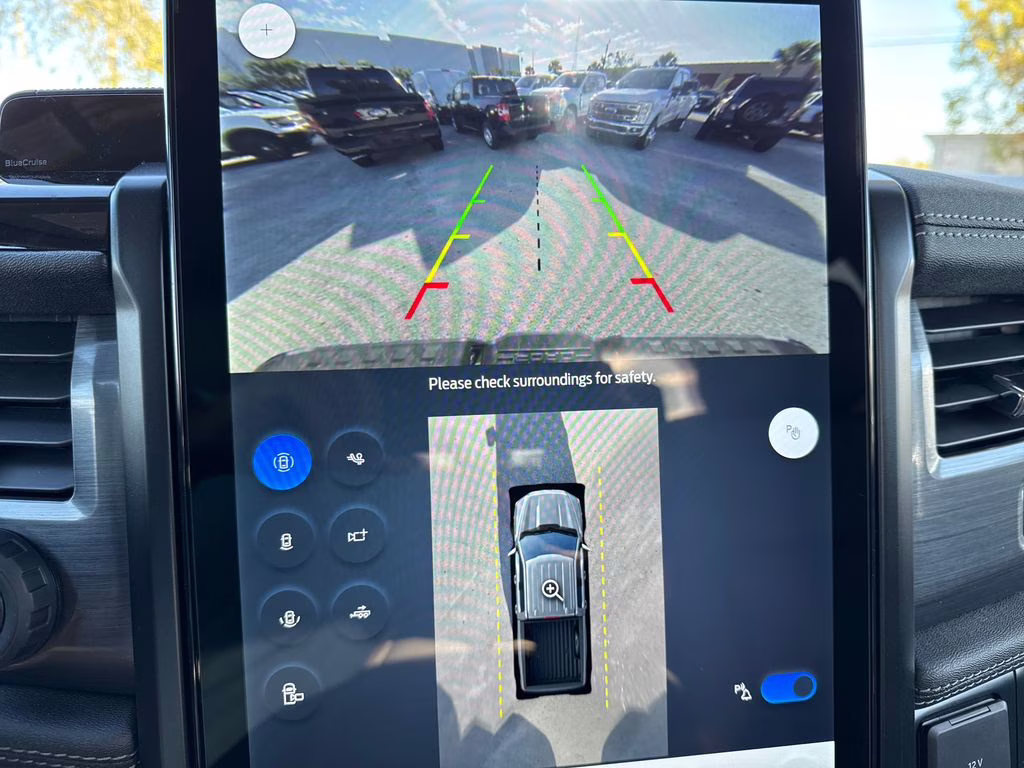 2025 Oxford White Ford F-150 Lightning Flash AWD Truck