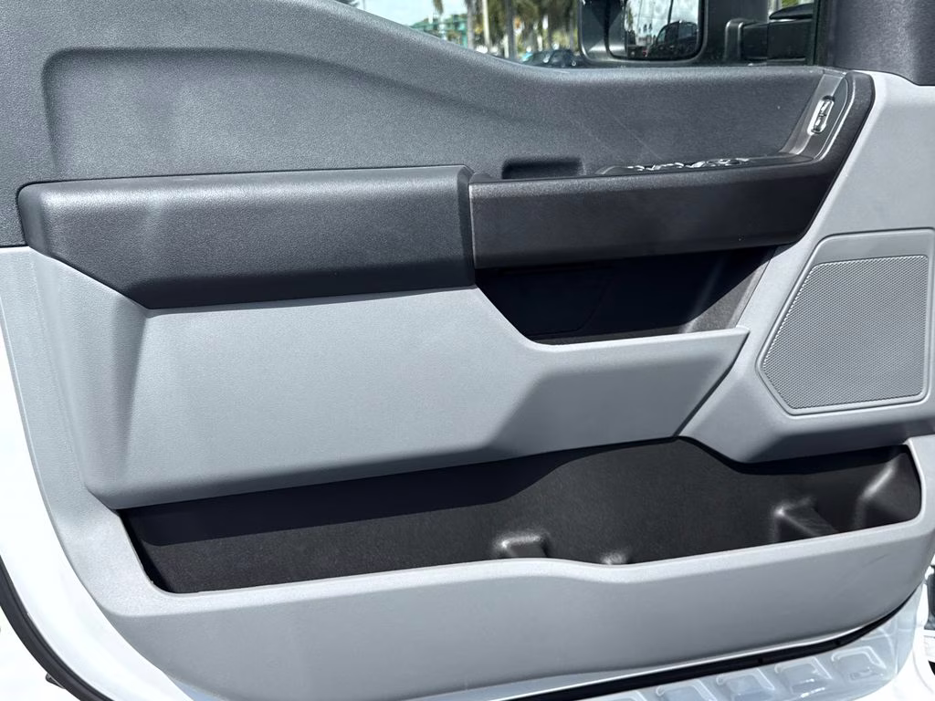 2026 Oxford White Ford Super Duty F-250 SRW XL 4X4 Truck