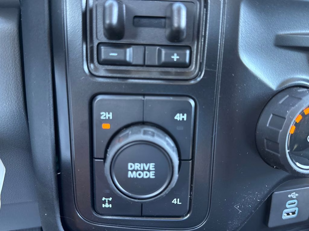 2026 Avalanche Ford Super Duty F-250 SRW XLT 4X4 Truck