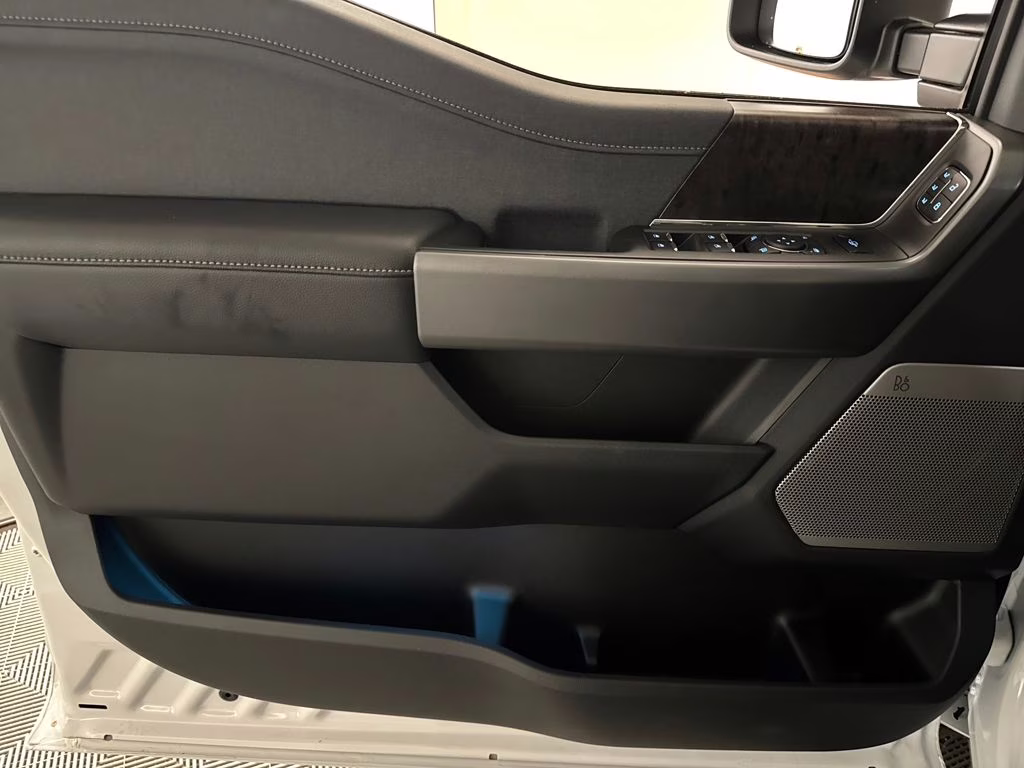 2026 Oxford White Ford Super Duty F-250 SRW Lariat 4X4 Truck