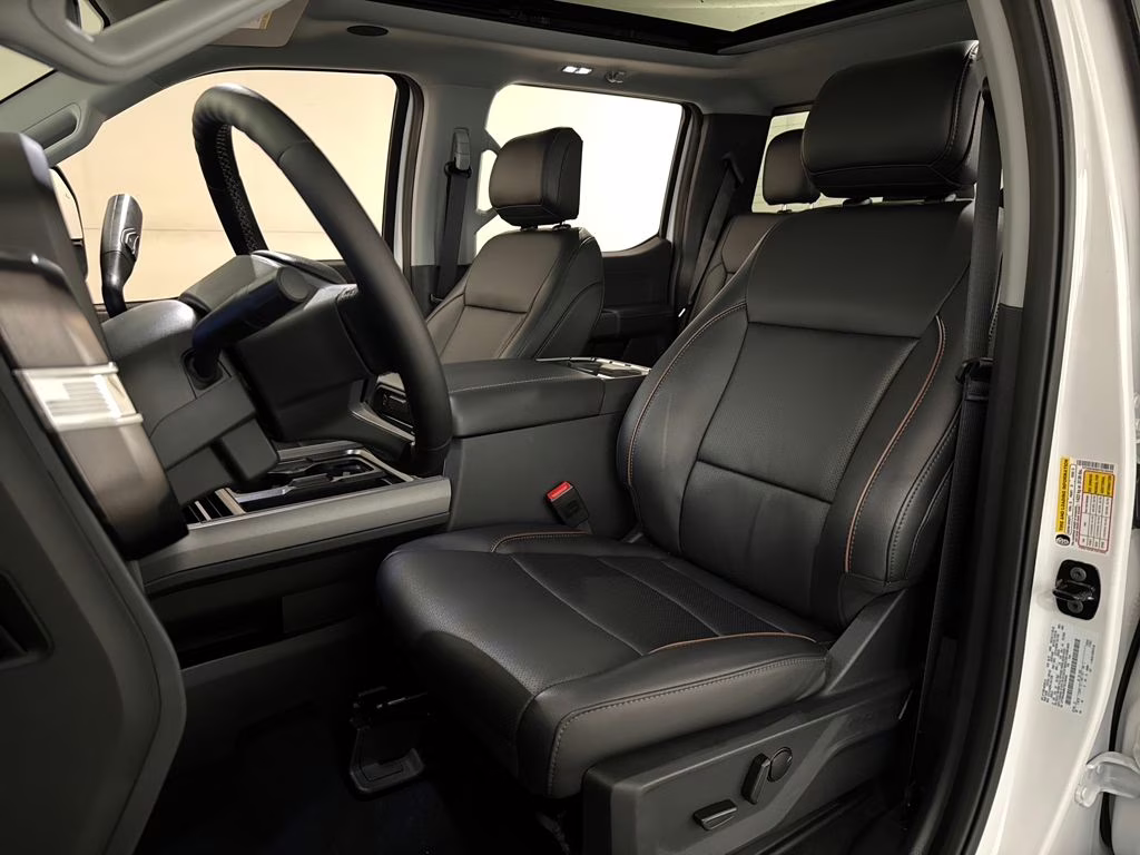 2026 Oxford White Ford Super Duty F-250 SRW Lariat 4X4 Truck