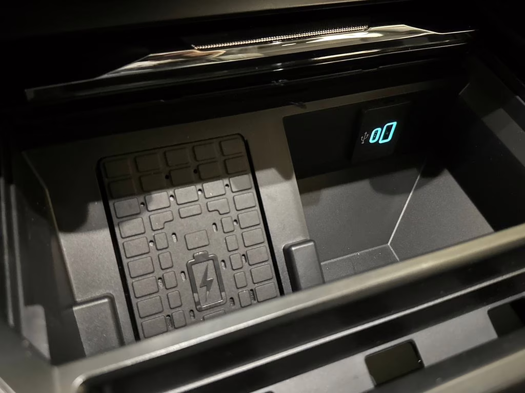 2026 Oxford White Ford Super Duty F-250 SRW Lariat 4X4 Truck