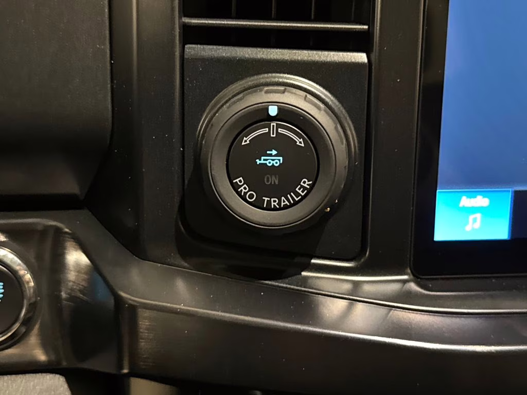 2026 Oxford White Ford Super Duty F-250 SRW Lariat 4X4 Truck