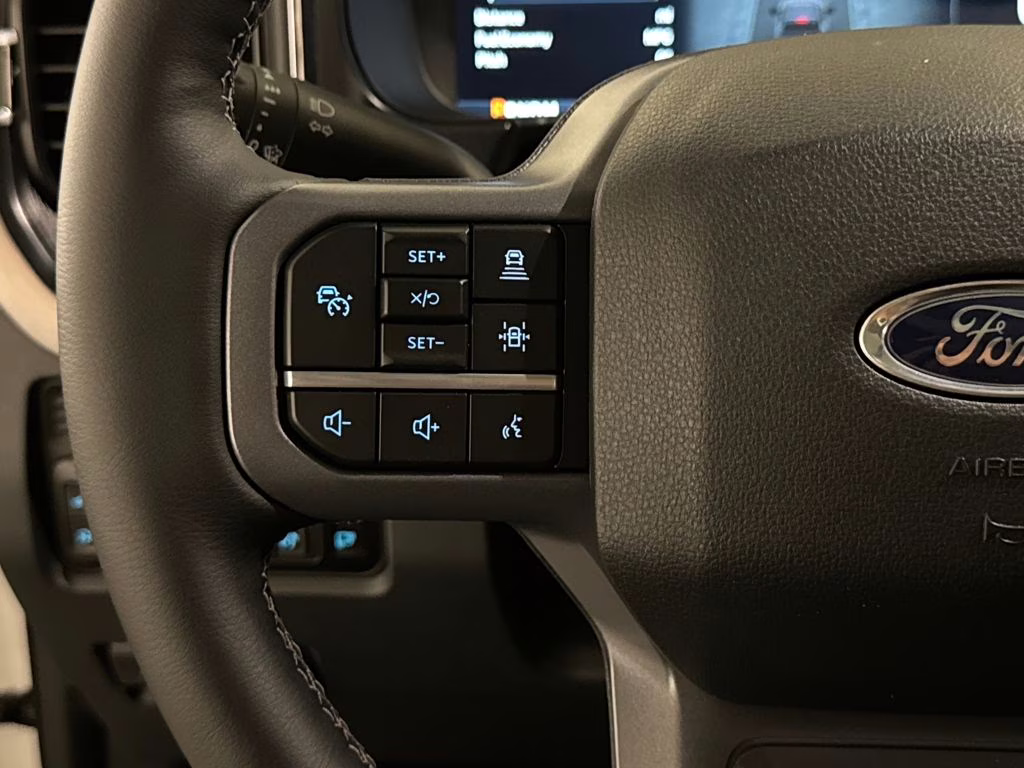 2026 Oxford White Ford Super Duty F-250 SRW Lariat 4X4 Truck