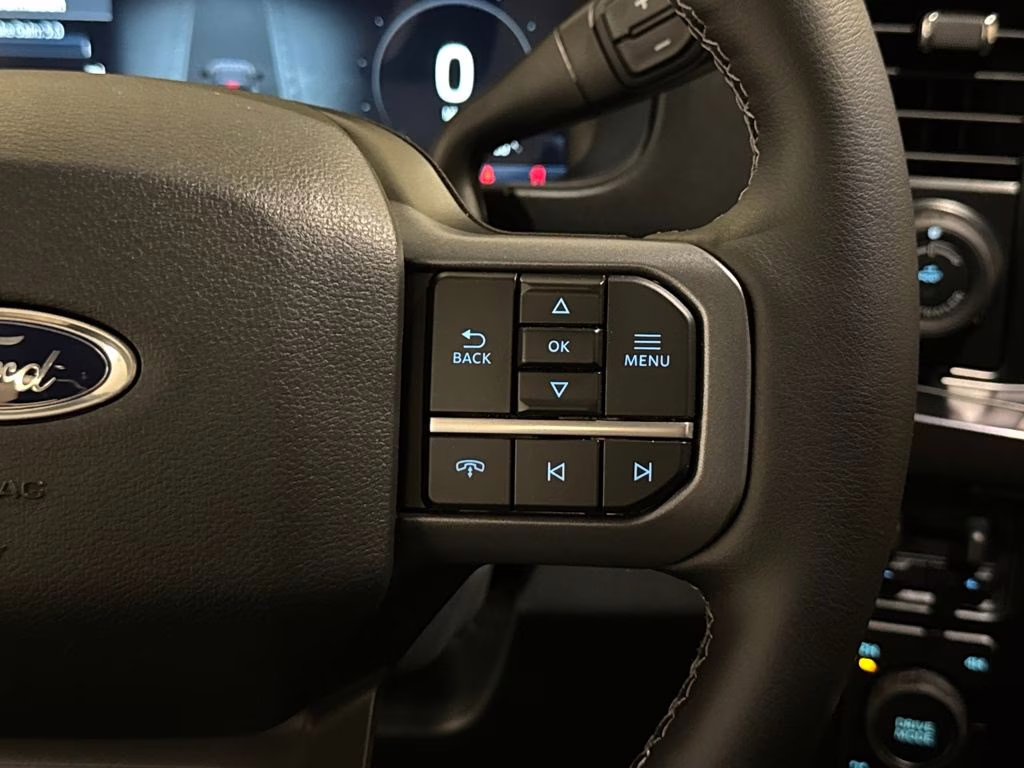 2026 Oxford White Ford Super Duty F-250 SRW Lariat 4X4 Truck