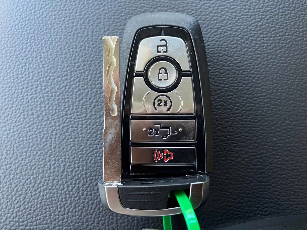 2026 Avalanche Ford Super Duty F-250 SRW XLT 4X4 Truck