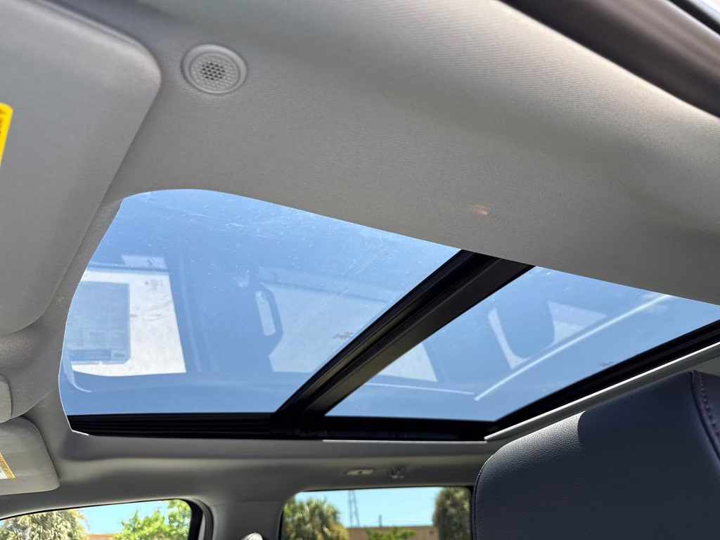 2026 Star White Metallic Tri-Coat Ford Super Duty F-250 SRW Lariat 4X4 Truck