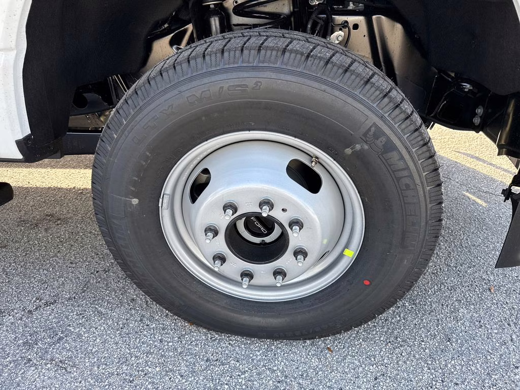 2026 Oxford White Ford Super Duty F-350 DRW XL 4X4 Truck