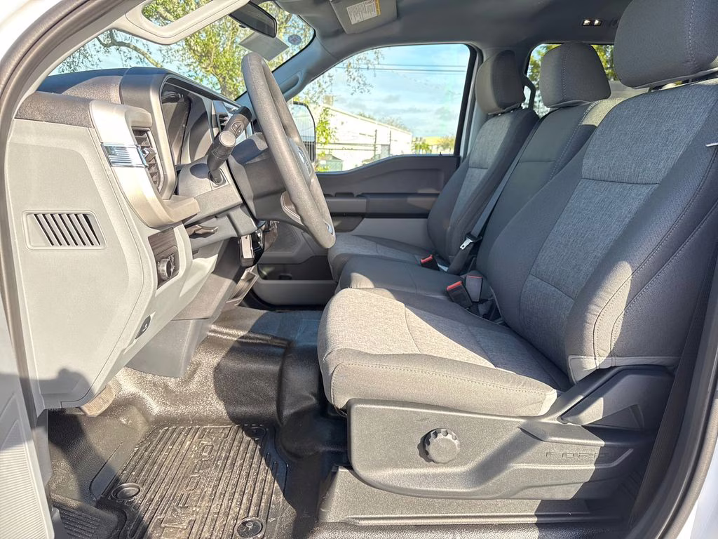 2026 Oxford White Ford Super Duty F-350 DRW XL 4X4 Truck