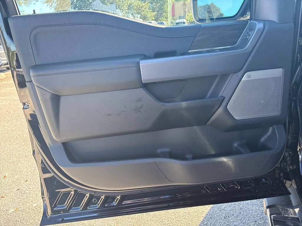 2025 Black Metallic Ford F-150 Lariat 4X4 Truck