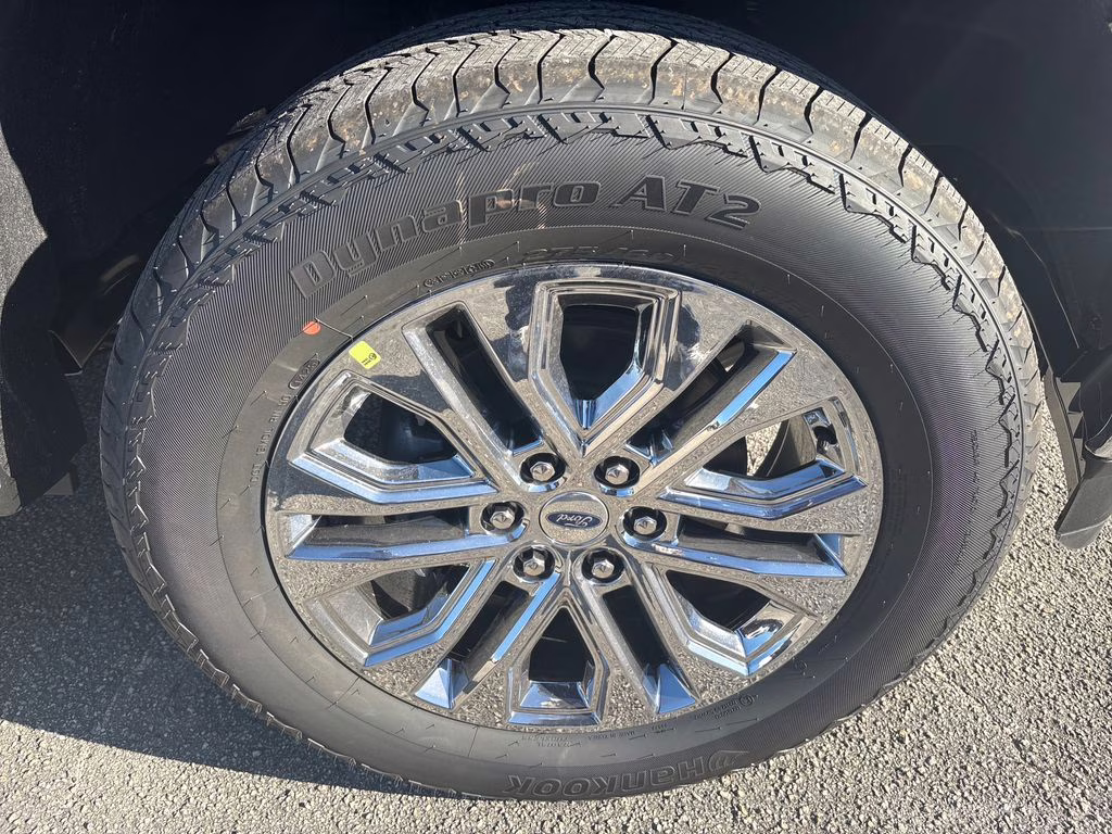 2025 Black Metallic Ford F-150 Lariat 4X4 Truck