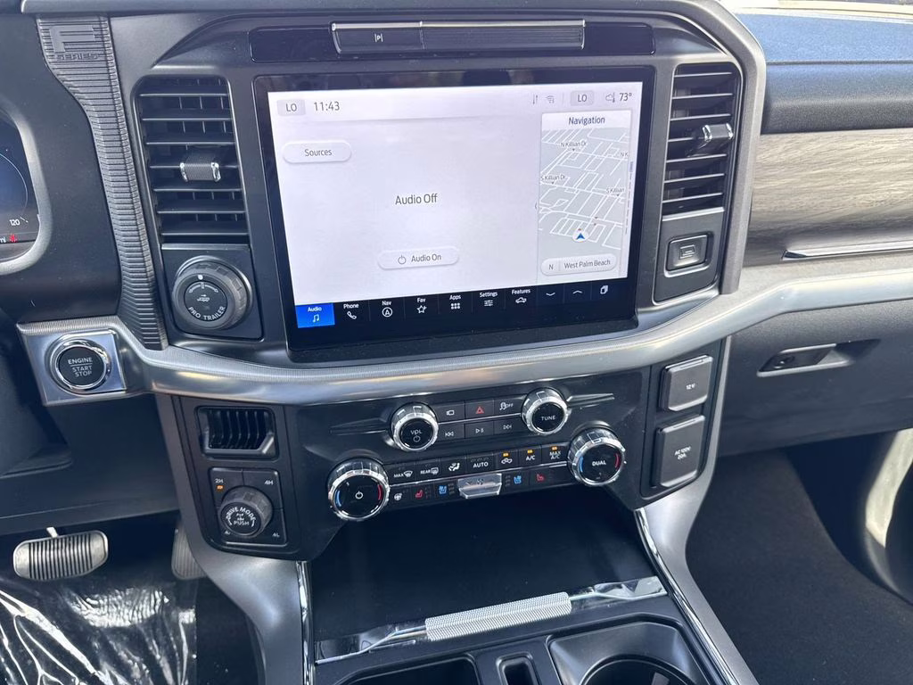 2025 Agate Black Metallic Ford F-150 Lariat 4X4 Truck