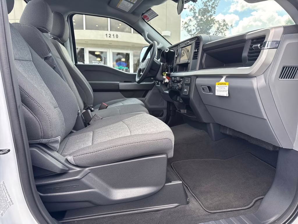 2025 Oxford White Ford Super Duty F-350 SRW STX 4X4 Truck