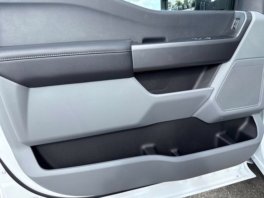 2025 Oxford White Ford Super Duty F-350 SRW STX 4X4 Truck