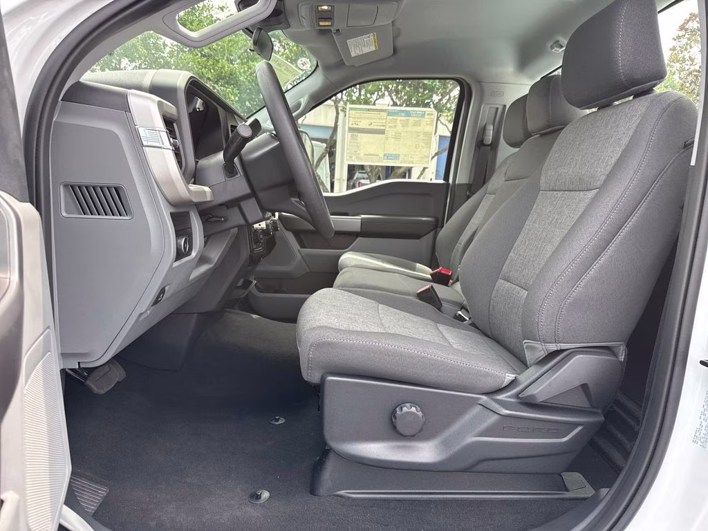 2025 Oxford White Ford Super Duty F-350 SRW STX 4X4 Truck