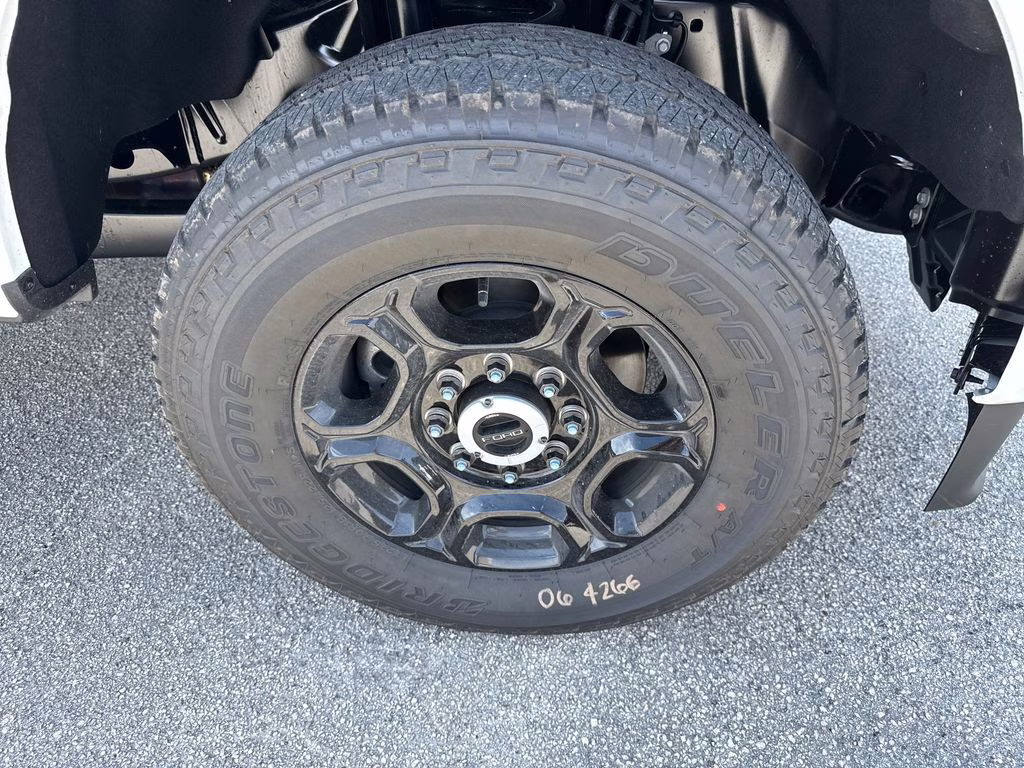 2025 Oxford White Ford Super Duty F-350 SRW STX 4X4 Truck