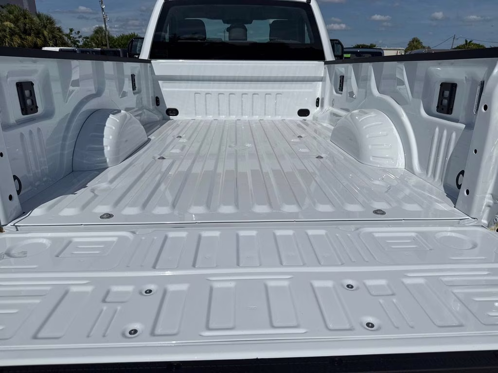 2025 Oxford White Ford Super Duty F-350 SRW STX 4X4 Truck