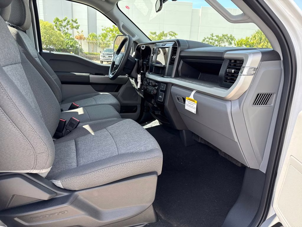 2025 Oxford White Ford Super Duty F-350 SRW STX 4X4 Truck