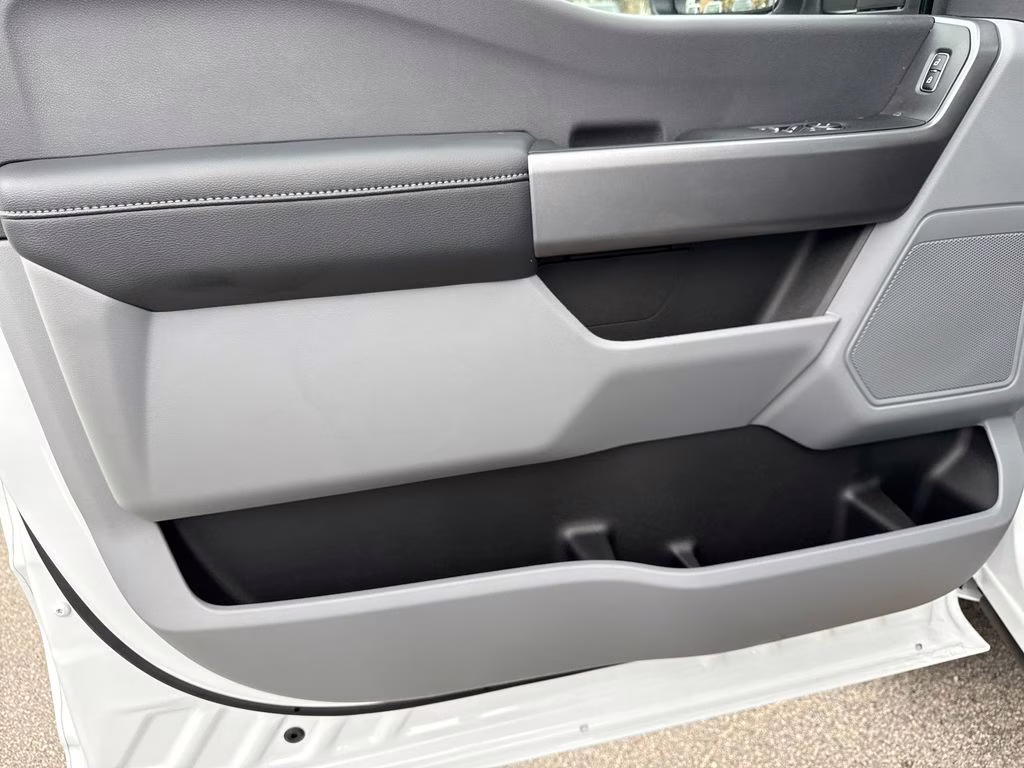 2025 Oxford White Ford Super Duty F-350 SRW STX 4X4 Truck