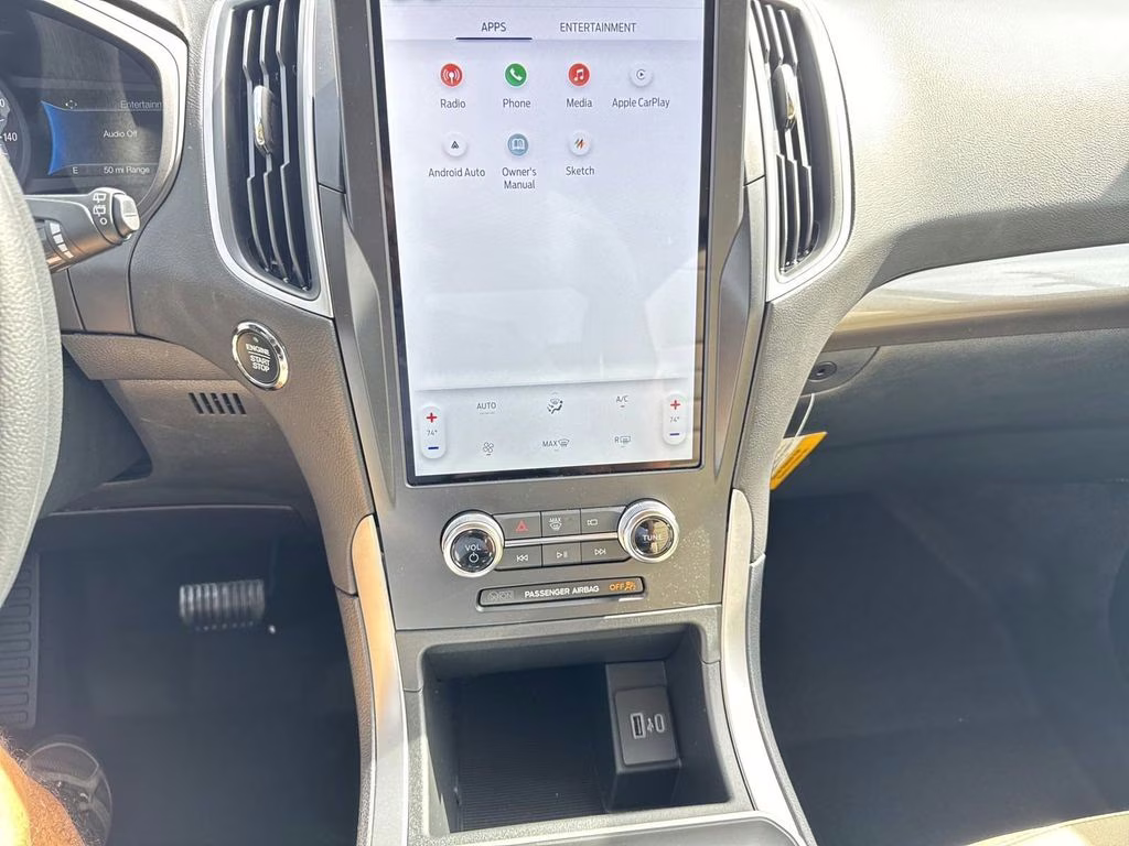 2024 Silver Metallic Ford Edge SE AWD SUV