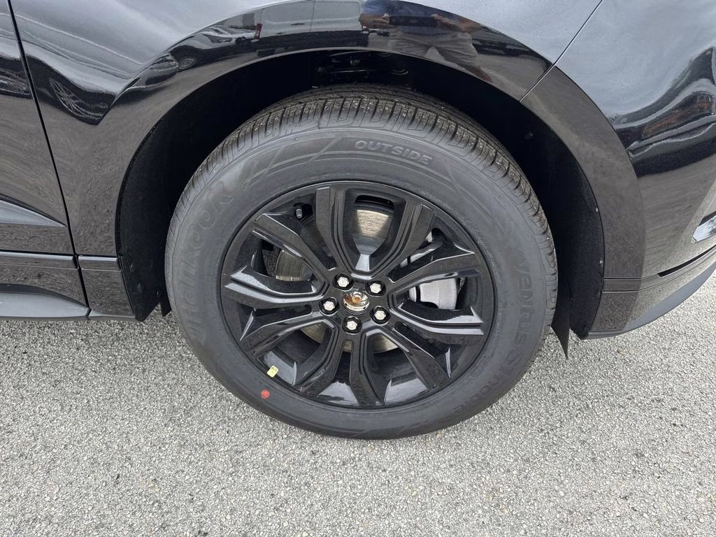 2024 Agate Black Metallic Ford Edge SE AWD SUV