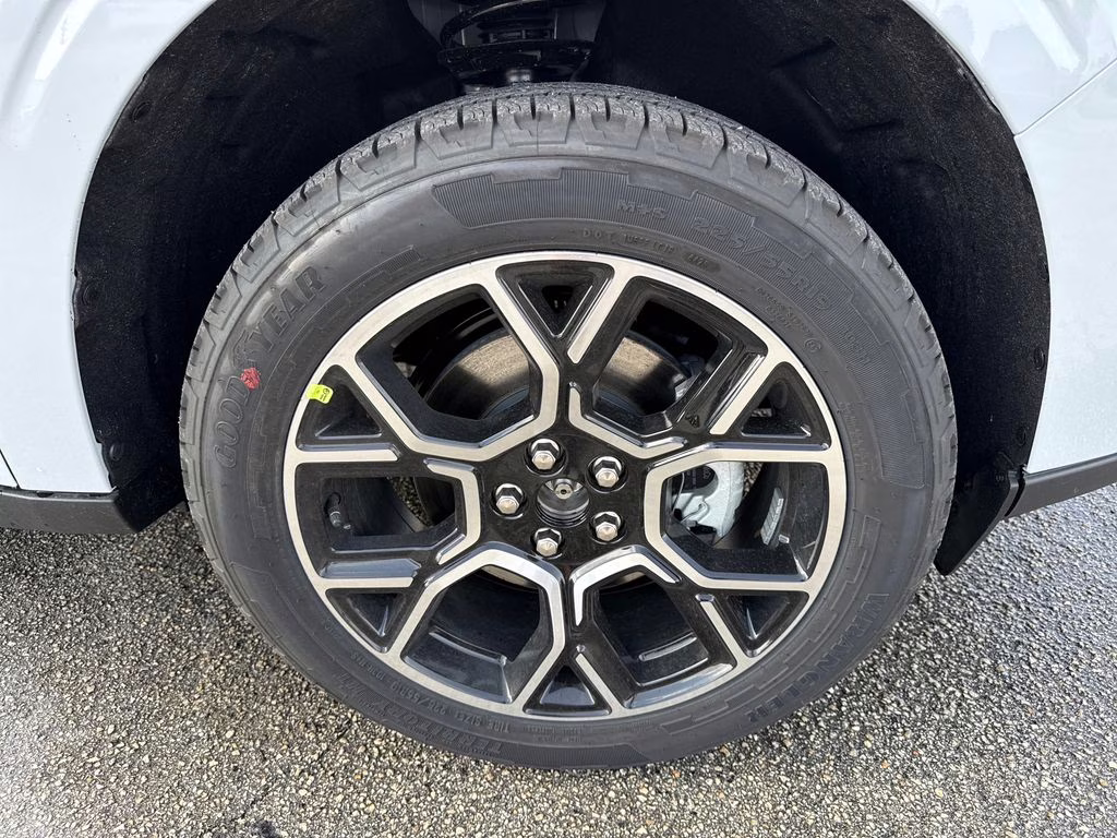 2026 Space White Metallic Ford Maverick Lariat AWD Truck