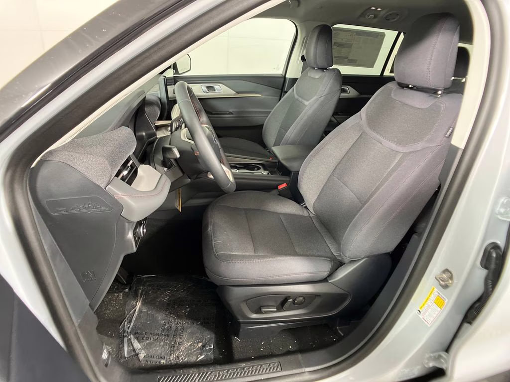 2026 Space White Metallic Ford Explorer Active RWD SUV