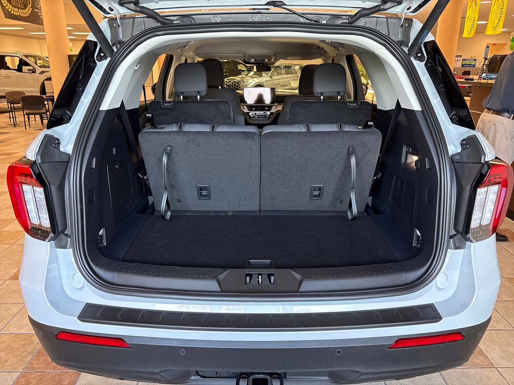 2026 Space White Metallic Ford Explorer Active RWD SUV