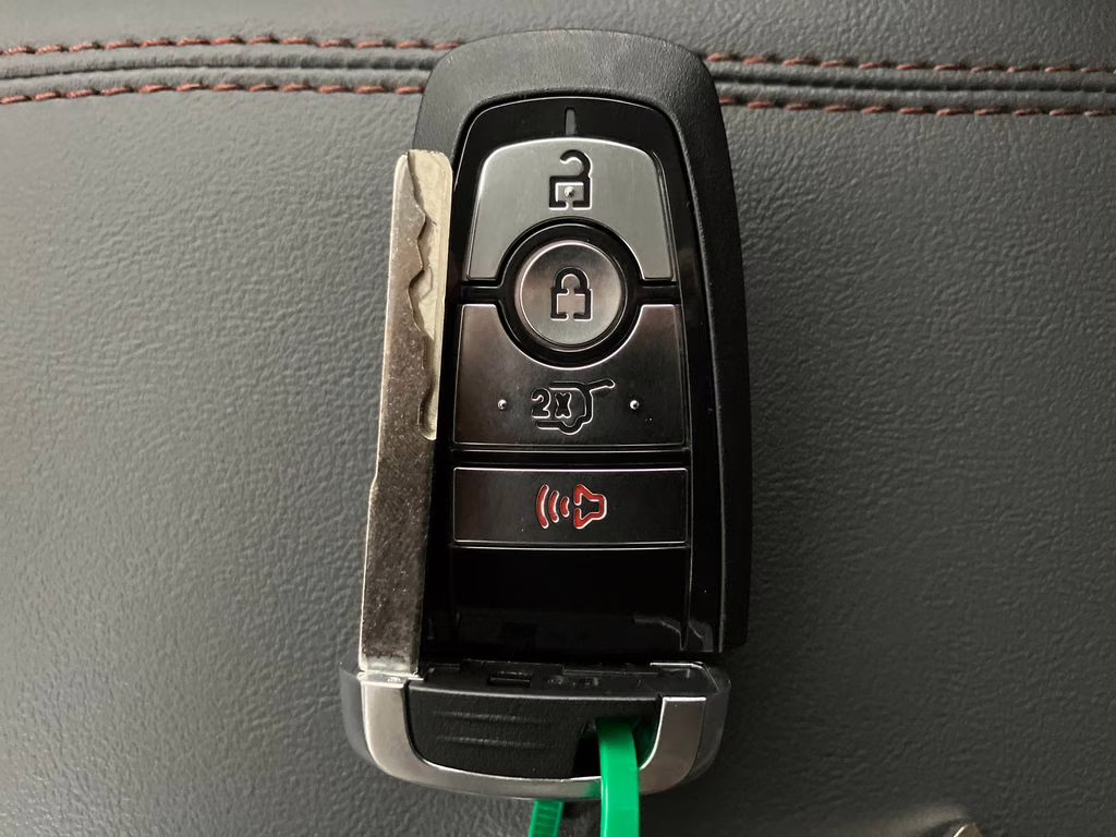 2026 Agate Black Metallic Ford Explorer Active RWD SUV