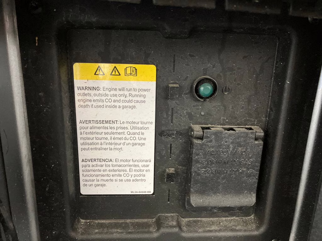 2025 Silver Metallic Ford F-150 Lariat 4X4 Truck