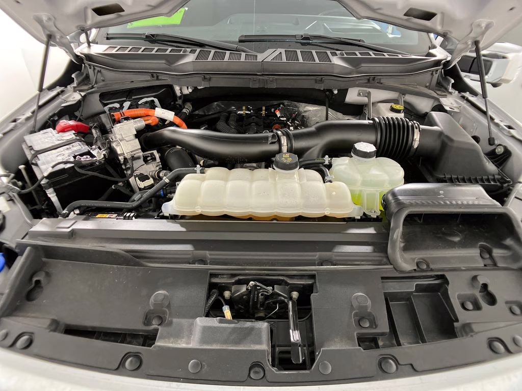 2025 Silver Metallic Ford F-150 Lariat 4X4 Truck