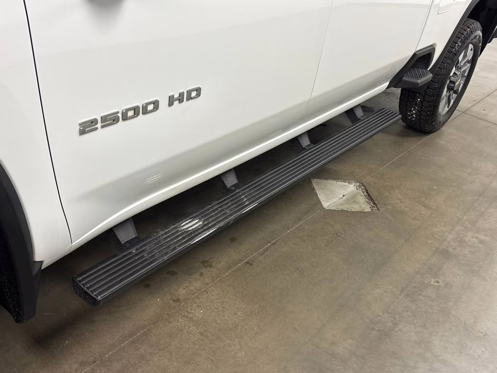 2022 Summit White Chevrolet Silverado 2500HD Custom 4X4 Truck