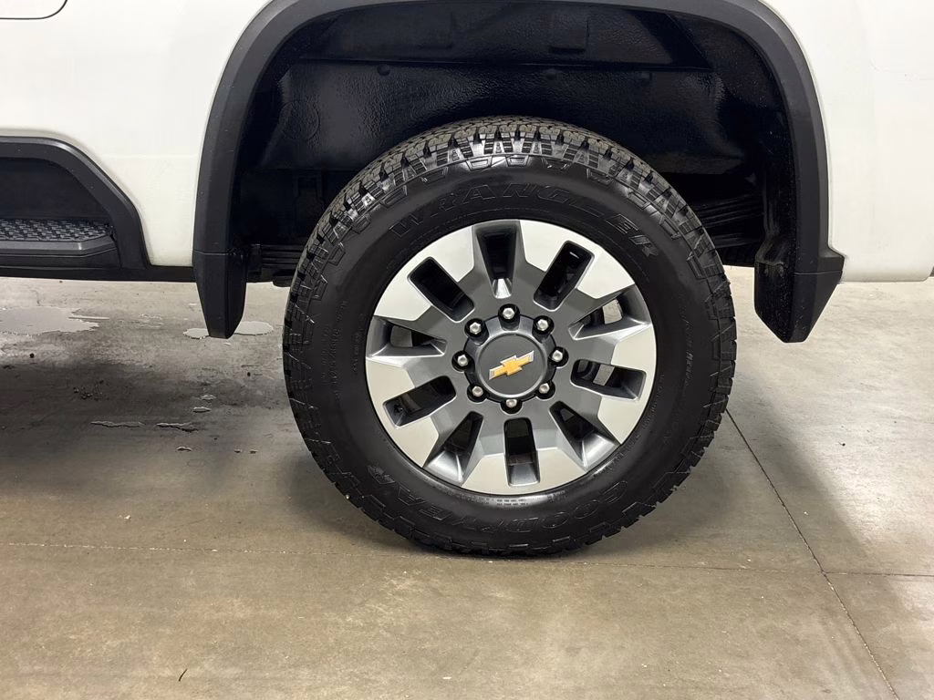 2022 Summit White Chevrolet Silverado 2500HD Custom 4X4 Truck