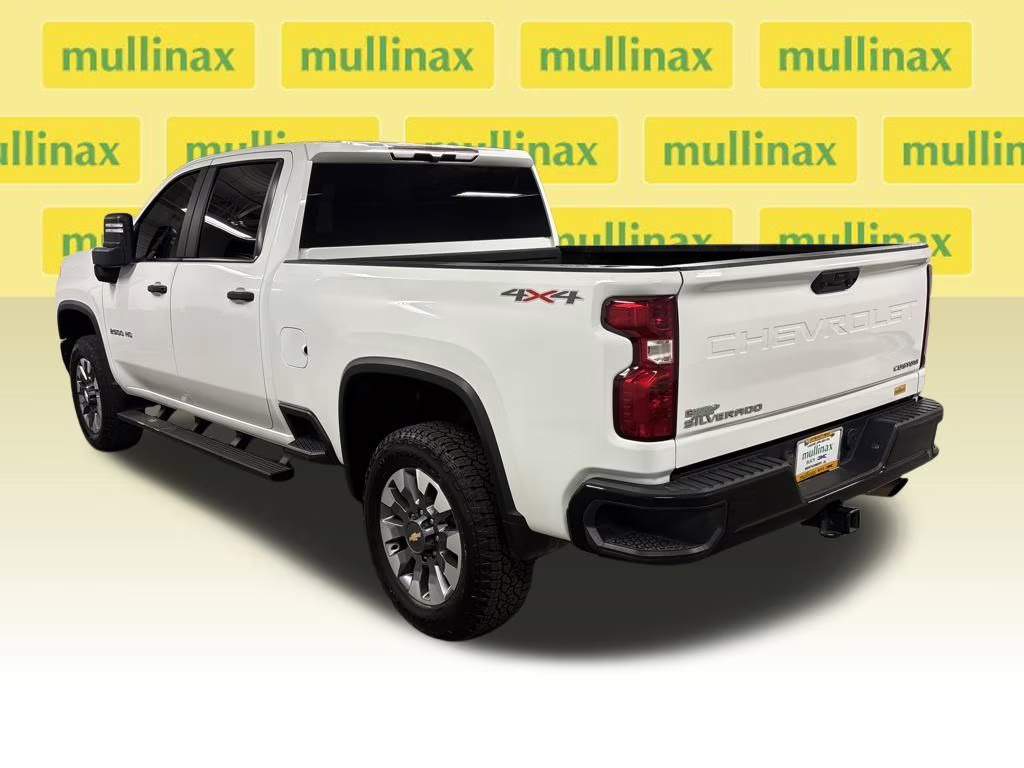 2022 Summit White Chevrolet Silverado 2500HD Custom 4X4 Truck