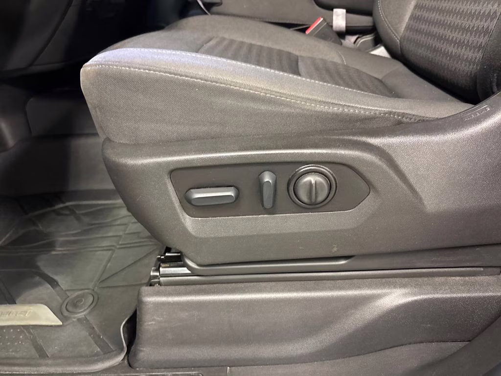 2022 Summit White Chevrolet Silverado 2500HD Custom 4X4 Truck