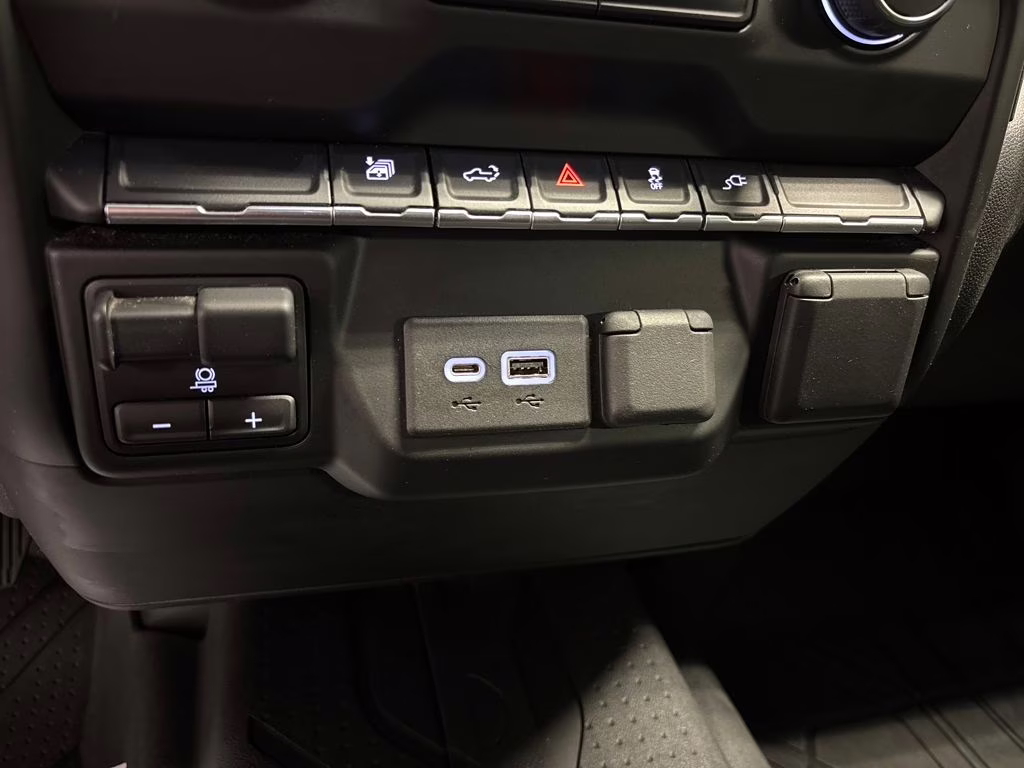 2022 Summit White Chevrolet Silverado 2500HD Custom 4X4 Truck